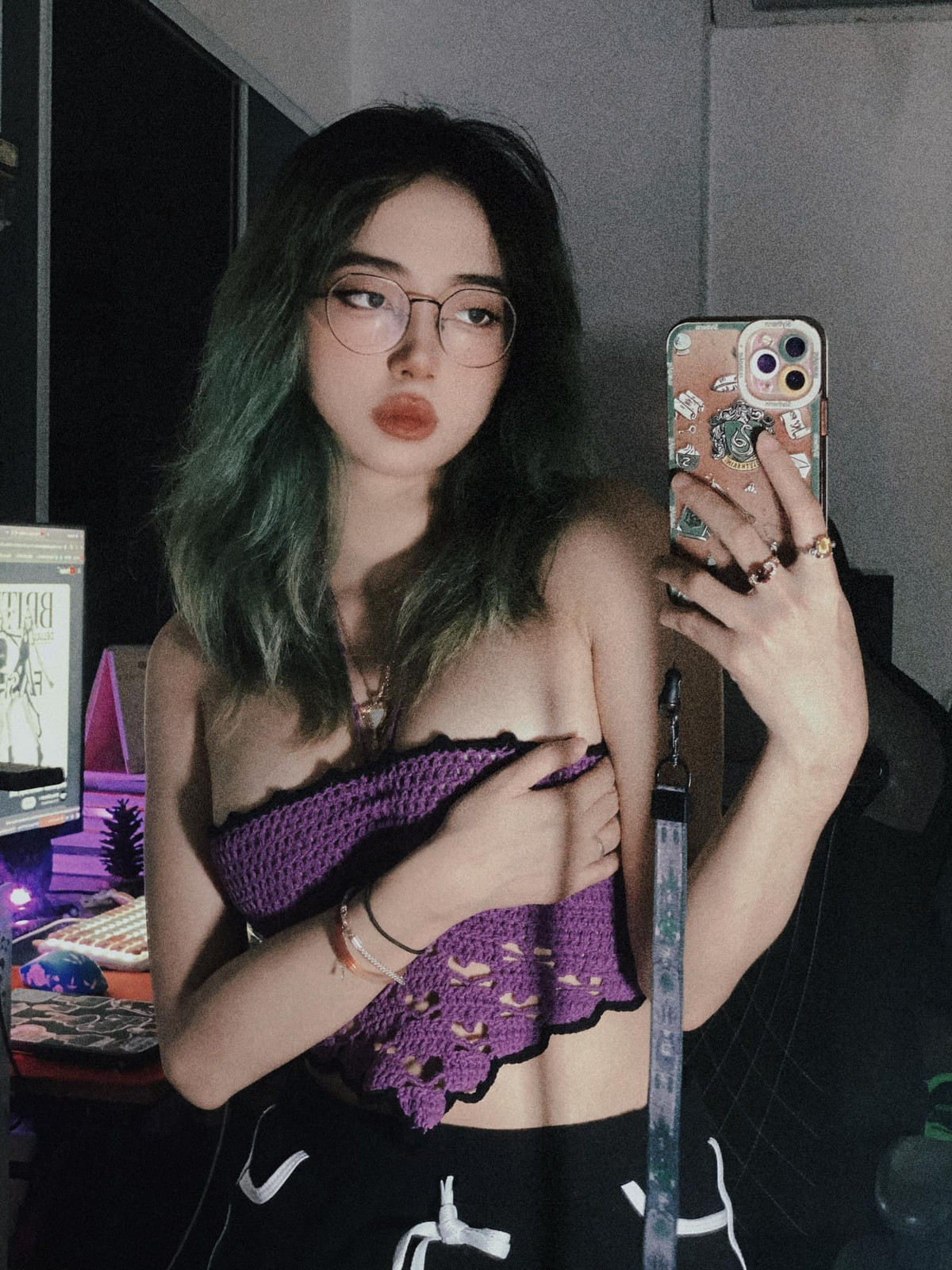 Gần đây, Mercury Nguyen đã phải lên tiếng đính chính khi 1 số thành phần xấu dùng hình ảnh cô để mời gọi, gán cho cô nghệ danh là Chou Anh để làm nghề nhạy cảm. Cô nàng khá bức xúc: "Một đứa sợ skinship lại bị đồn làm p** với nghệ danh Chou Anh. Suốt ngày đồn tùm lum tùm la trên mấy cái diễn đàn share file học tập. Trai đẹp, gái đẹp hỏi tui tên gì tui còn 3 chân 4 cẳng chạy mất tiêu huống gì."