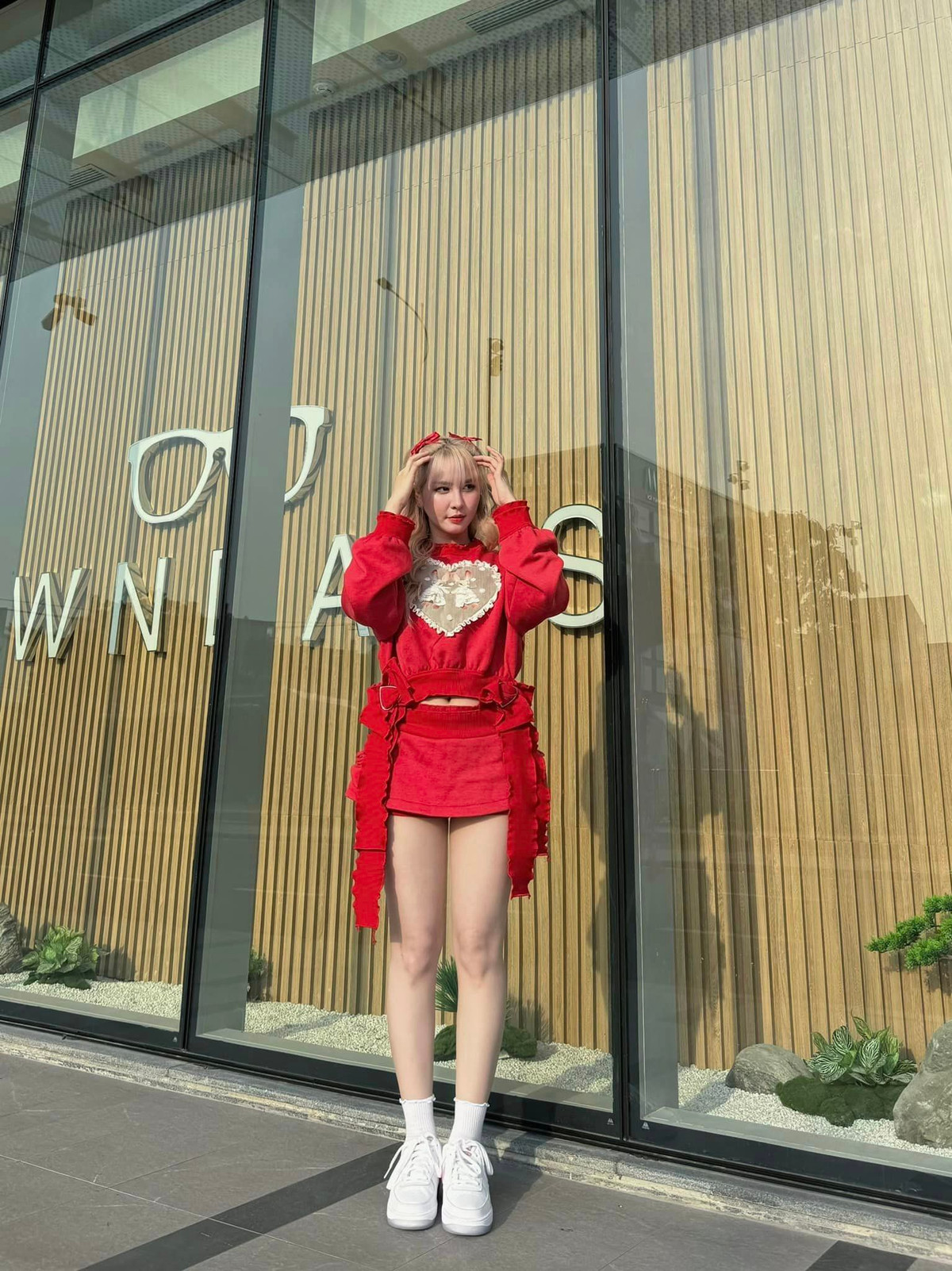 Ngân Sát Thủ" khẳng định, giữa hai người không có người thứ 3, không cãi nhau. Sau chia tay, cả hai vẫn giữ quan hệ bạn bè và hỗ trợ nhau trong công việc.