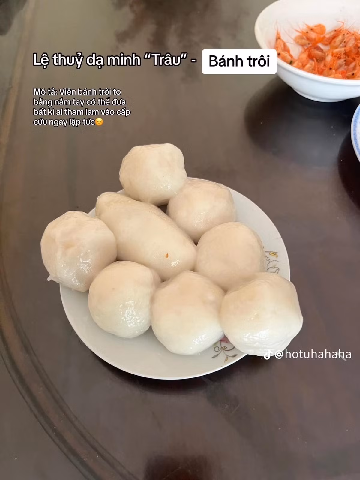 Dòng mô tả hài hước đã giúp nhiều người hình dung rõ hơn vị của món bánh trôi bẹo hình bẹo dạng này: "Viên bánh trôi to bằng nắm tay có thể đưa bất kỳ ai tham lam vào cấp cứu ngay lập tức".