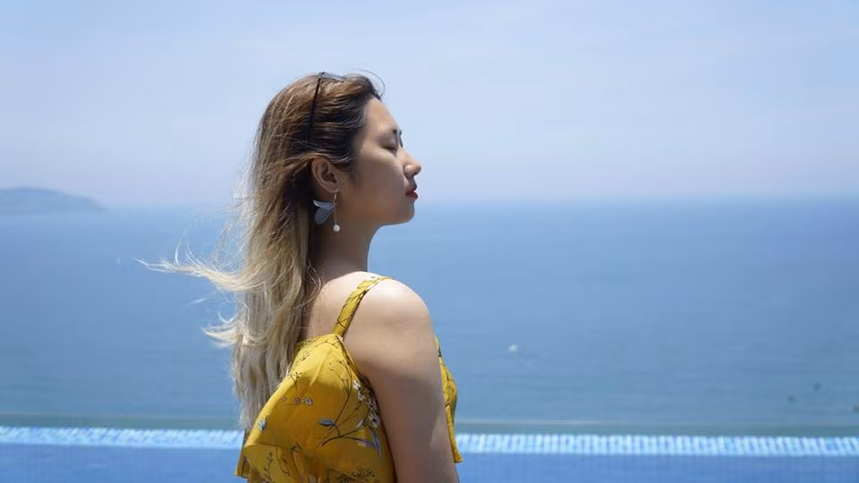 "Mình luôn cố gắng chi tiêu hợp lý, cố gắng hạn chế các khoản phát sinh quá cao so với dự trù. Trước khi đi chặng dài, mình tích cóp tiền đủ để sống 2-3 tháng nếu thất nghiệp dài hạn, không dùng vào mục đích gì hết, chỉ gửi tiết kiệm để an tâm".