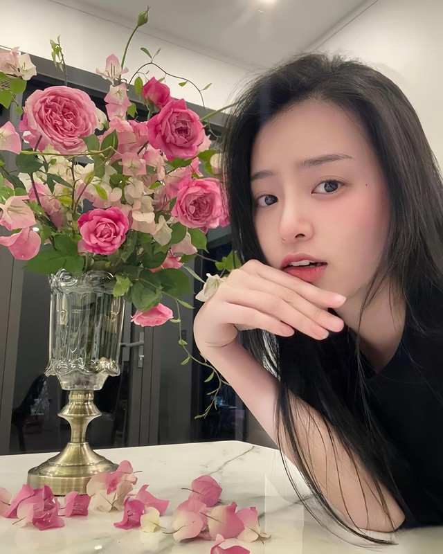 Người đẹp thừa nhận trước đây là cô gái rụt rè, ngại bày tỏ quan điểm nên muốn nắm bắt cơ hội, khám phá thêm những khía cạnh mới trong nghệ thuật giao tiếp, đối ngoại và nắm bắt tâm lý, cảm xúc của người khác.