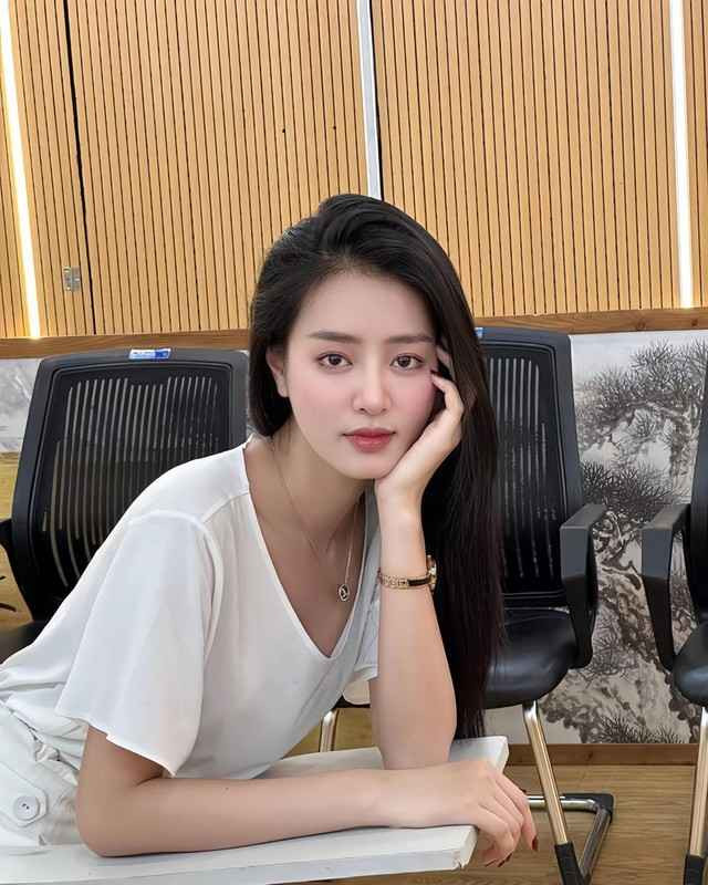 Nhưng trong tập phát sóng gần nhất, khán giả bất ngờ khi Khánh Linh không nhận được sự lựa chọn từ bất kỳ chàng trai nào trong show dù là Á hậu trong một cuộc thi nhan sắc.