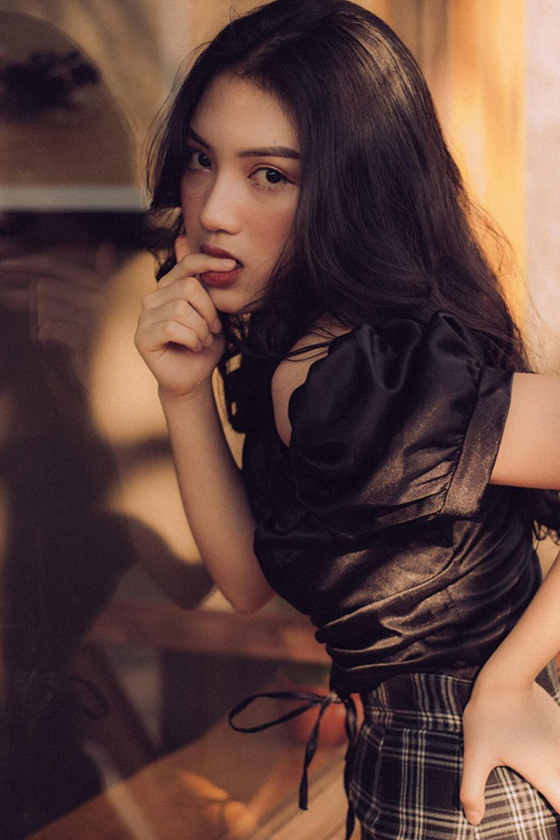 Ngoài xinh đẹp Thu Uyên còn sở hữu thành tích học tập rất đáng nể, hiện tại cô là gương mặt quen thuộc trong làng mẫu ảnh của giới trẻ.