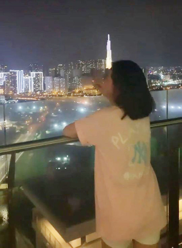 Ngay sau khi clip hút thuốc phì phèo của Cao Thái Hà được chia sẻ rộng rãi, nhiều ý kiến trái chiều của dân mạng đã nổ ra. Một bộ phận lớn cho rằng "Mợ hai" đã có việc làm thiếu suy nghĩ, làm ảnh hưởng đến các fan nhỏ tuổi.