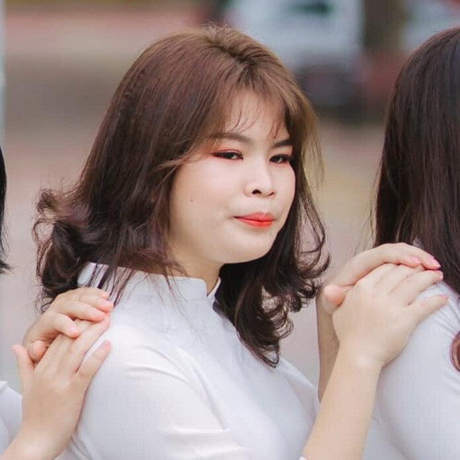 Nhìn vào loạt hình ảnh khó đỡ, chắc hẳn ai cũng ngã ngửa vì sau các thước ảnh kỷ yếu xinh đẹp thì học trò cũng có những pha "xấu lạ" đến vậy.