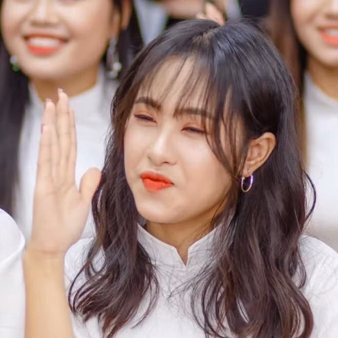 Bộ ảnh kỷ yếu "dìm hàng" này đang lan truyền trên nhiều diễn đàn học đường và nhận được sự hưởng ứng nhiệt tình của học sinh, sinh viên.