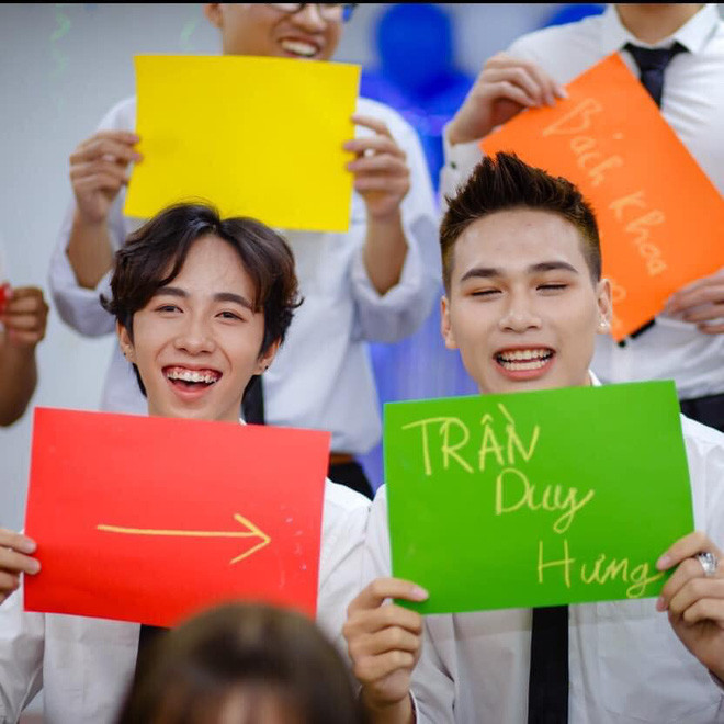 Không cầu kỳ hay đầu tư công phu, bộ ảnh vẫn được khen ngợi vì mang đến cảm giác chân thực, đúng chất tinh nghịch của tuổi học trò.