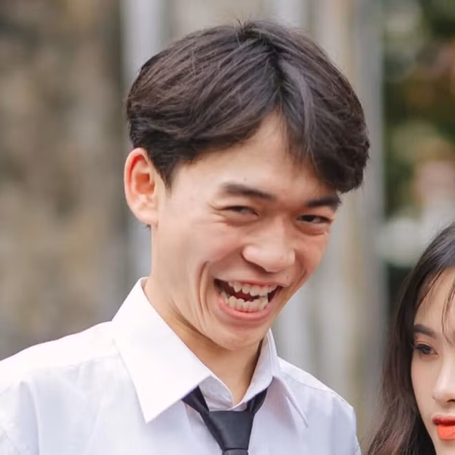 Các bức ảnh được chụp tại lớp học, sân trường, sân bóng và một số địa điểm nổi tiếng ở tỉnh Bắc Ninh.