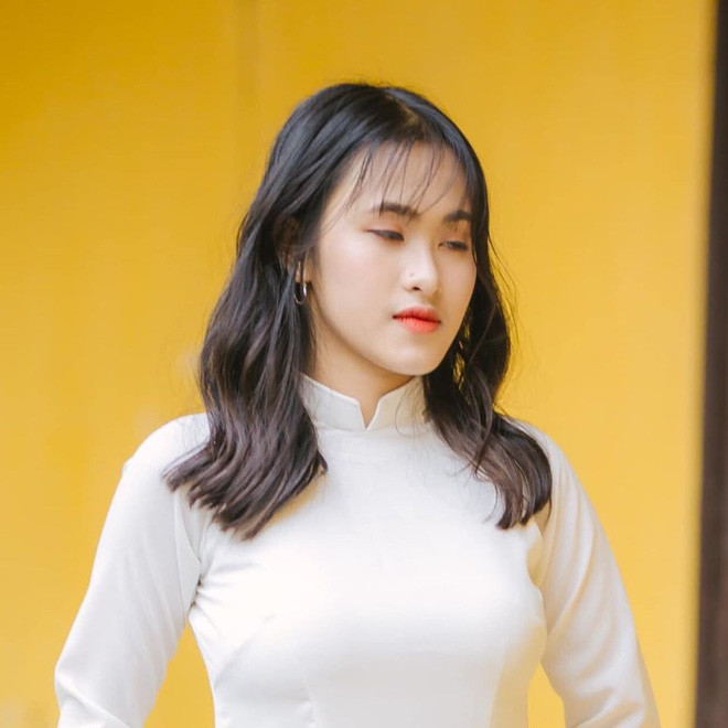 Xem từng khoảnh khắc trong bộ ảnh, cư dân mạng đều thốt lên vì sự sáng tạo và đáng yêu của thời học sinh: "Ảnh kỷ yếu phải dìm như vậy mới vui nè", "Xem ảnh mà cười mệt".