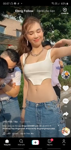 Thế nhưng, vòng eo ấy mới đây lại khiến người hâm mộ trầm trồ khi xuống còn 53cm. Thông tin này được chính Vũ Khắc Tiệp tiết lộ trên mạng xã hội.