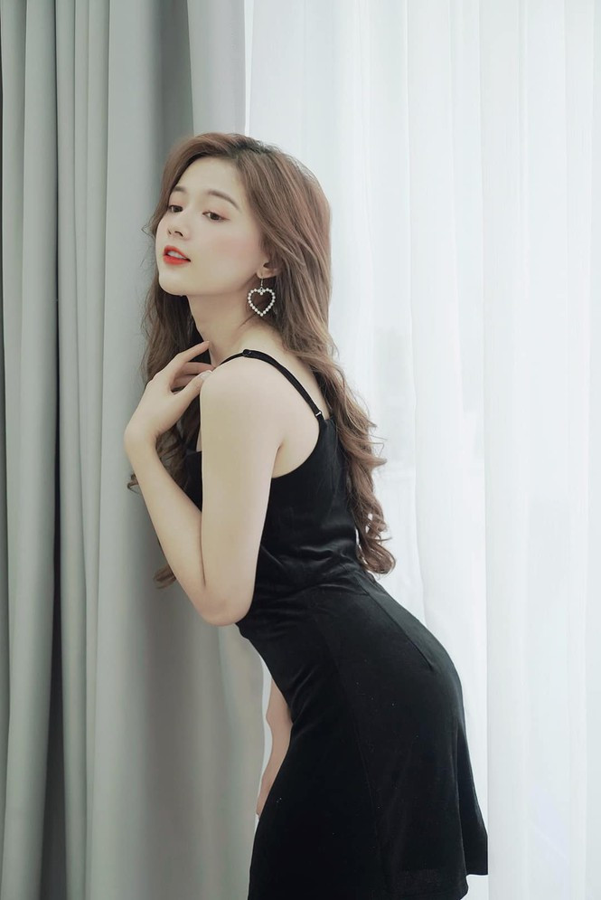 Sau khi tên tuổi phất lên, Lê Lý Lan Hương được mời làm người mẫu ảnh và đóng nhiều MV ca nhạc, tham gia đóng các tiểu phẩm của FAP TV,...