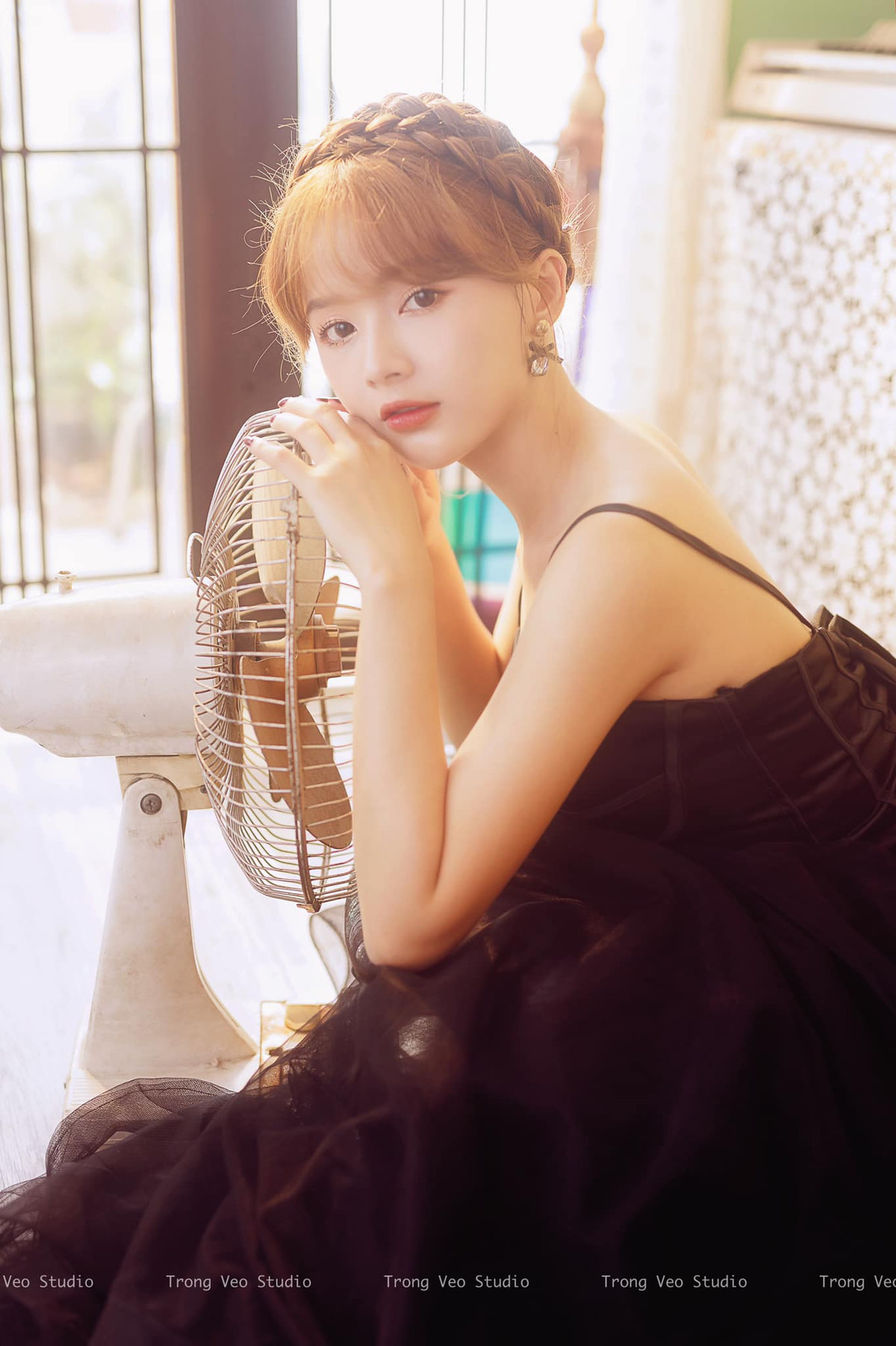 Trên trang cá nhân, hot girl tích cực chia sẻ nhiều hình ảnh gợi cảm.