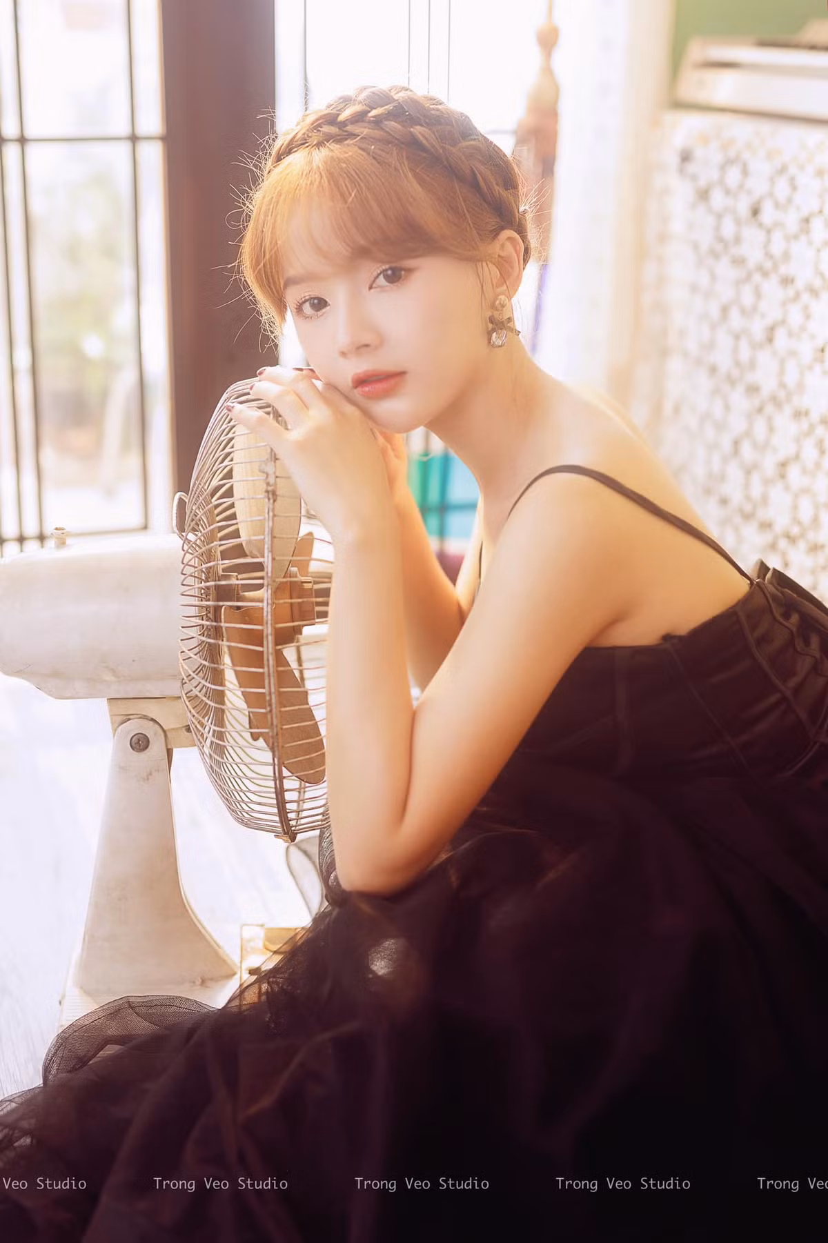 Trên trang cá nhân, hot girl tích cực chia sẻ nhiều hình ảnh gợi cảm.