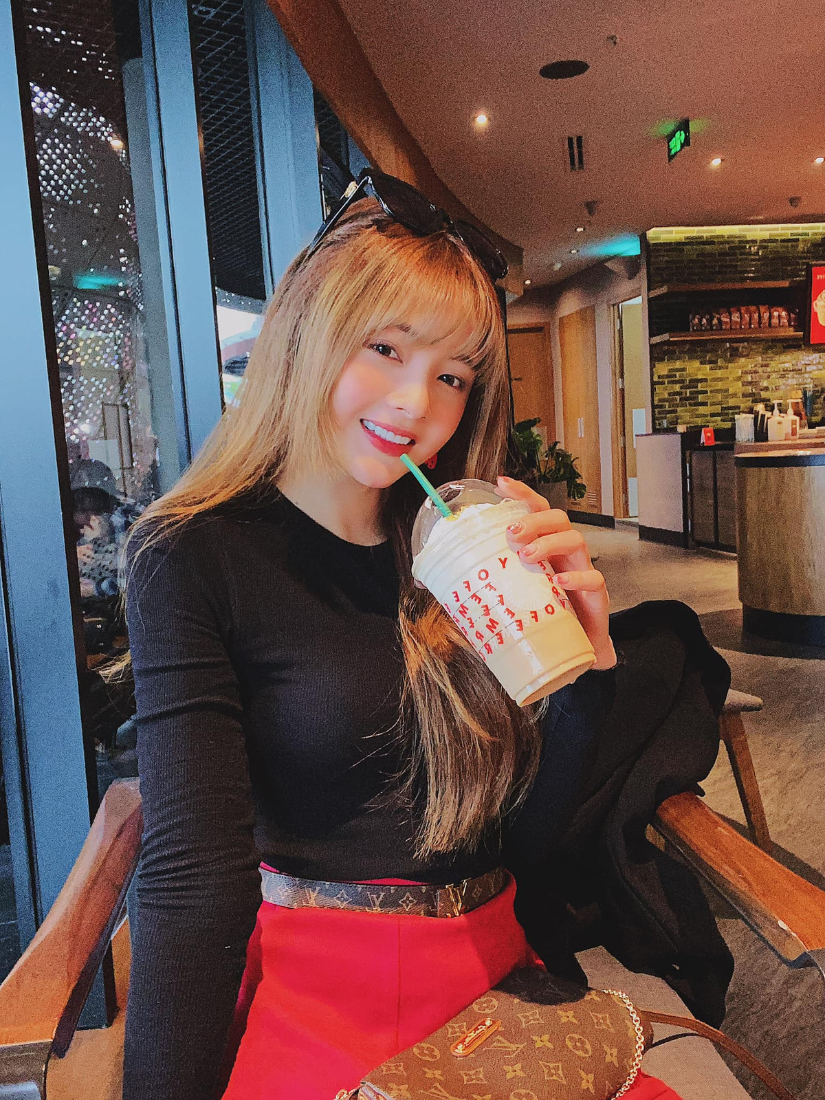 Theo đó, thay vì một hot girl ảnh thẻ với vẻ đẹp hồn nhiên, Lan Hương muốn mình trưởng thành, quyến rũ, chứ không phải một màu như trước.