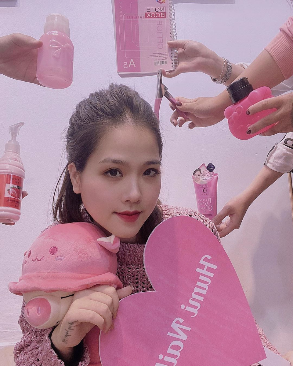 Sau khi thông tin Quang Hải và Nhật Lê quay lại bên nhau, Huyền My liên tục đăng tải trạng thái "thả thính" cực gắt.