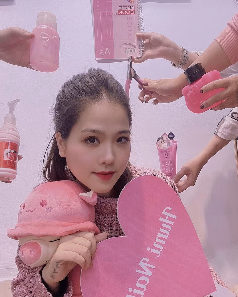 Sau khi thông tin Quang Hải và Nhật Lê quay lại bên nhau, Huyền My liên tục đăng tải trạng thái "thả thính" cực gắt.