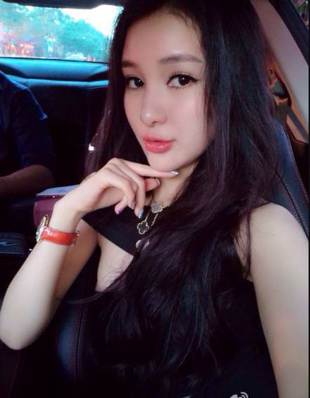 Quách Mỹ Mỹ bị dân mạng Trung Quốc đặt cho cái tên "hot girl gây sốc" khi liên tục có những phát ngôn khác người. Cô nàng từng tuyên bố ngay từ nhỏ đã không muốn đi học mà chỉ nỗ lực xinh đẹp rồi tìm một người đàn ông giàu có để kết hôn.