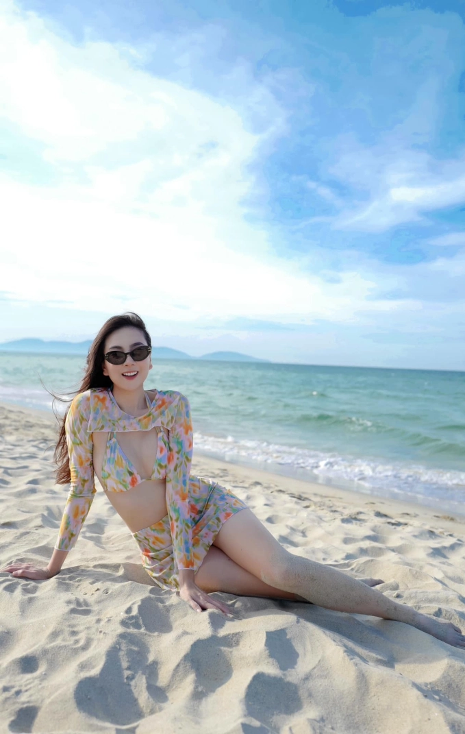 Được biết, chồng Mai Ngọc là một doanh nhân giàu có, hiện cô có cuộc sống hạnh phúc bên gia đình nhỏ của mình