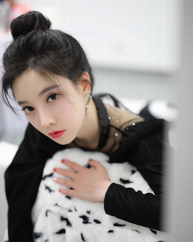 Dù số lượng người theo dõi có phần sụt giảm vì sự cố lộ chiều cao, thế nhưng với lối sống "sạch", không chiêu trò và khoe thân cùng sự vui vẻ đáng yêu của mình, Tiểu Mạc vẫn giữ chân được nhiều người hâm mộ trung thành.