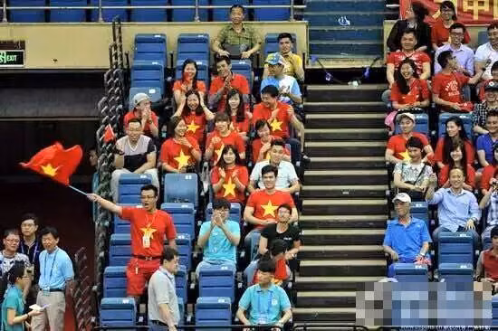 Để rồi cuối cùng, nhờ tinh thần đồng đội, nhờ ý chí sắt đã, tuyển nữ Việt Nam đã không phụ công mong mỏi cùng sự cổ vũ nhiệt tình của đảo đông cổ động viên, vùng lên giành chiến thắng thần kỳ, có ý nghĩa quyết định trước tuyển Nhật Bản.