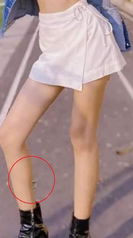 Nhan sắc của Thanh Tâm cũng được đánh giá cao vì nàng hot girl nay đã làm tóc cầu kỳ, trông cực dễ thương, xinh xắn. Dù vậy, loạt ảnh mới của Thanh Tâm vẫn nhận về tranh cãi trái chiều do có cư dân mạng phát hiện cô nàng chỉnh ảnh đến lõm cả chân.