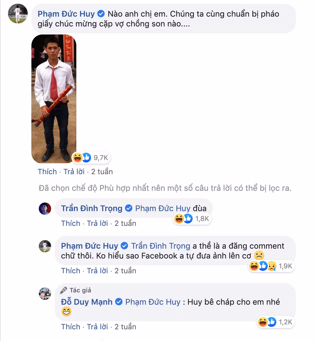 Bức ảnh Đình Trọng thời còn "trẻ trâu" cũng bị Đức Huy đem ra trêu đùa, làm ảnh bình luận rêu rao khắp nơi trên mạng xã hội. Quá bất lực trước sự lầy lội của đàn anh, Trọng "sơ vin" bất phản kháng, chỉ biết ngậm ngùi chấp nhận.