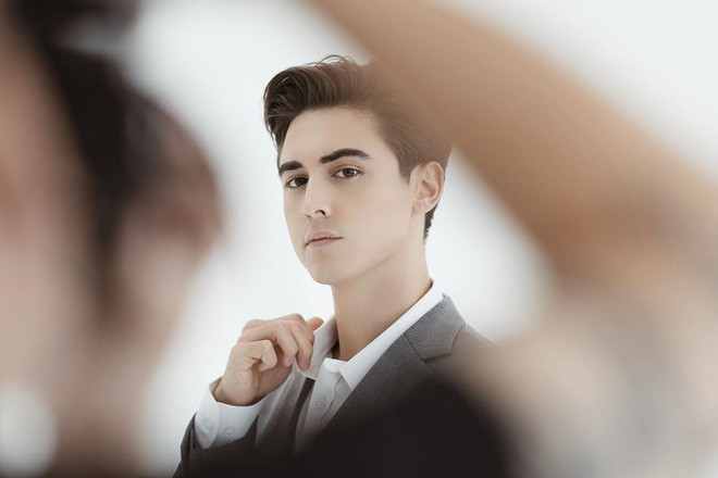 Mặc dù đã gần 30 tuổi nhưng Yura Po trông vẫn cực kỳ trẻ trung, đúng chất hot boy mặt búng ra sữa.