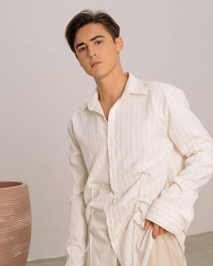 Yura Po từng dính tin đồn hẹn hò với Kaity Nguyễn khi bị bắt gặp ăn tối thân mật trong một nhà hàng ở TP HCM. Sau đó anh chàng đã lên tiếng phủ nhận cho biết cả hai chỉ là bạn bè thân thiết.