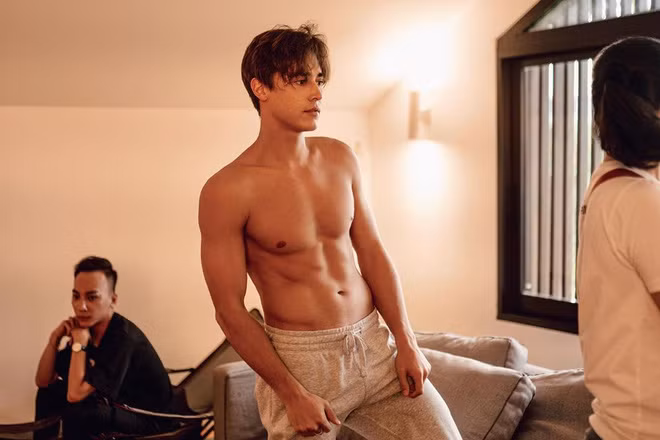 Không chỉ có khuôn mặt đẹp, body của Yura Po cũng thuộc dạng cực phẩm khiến không ai có thể rời mắt.