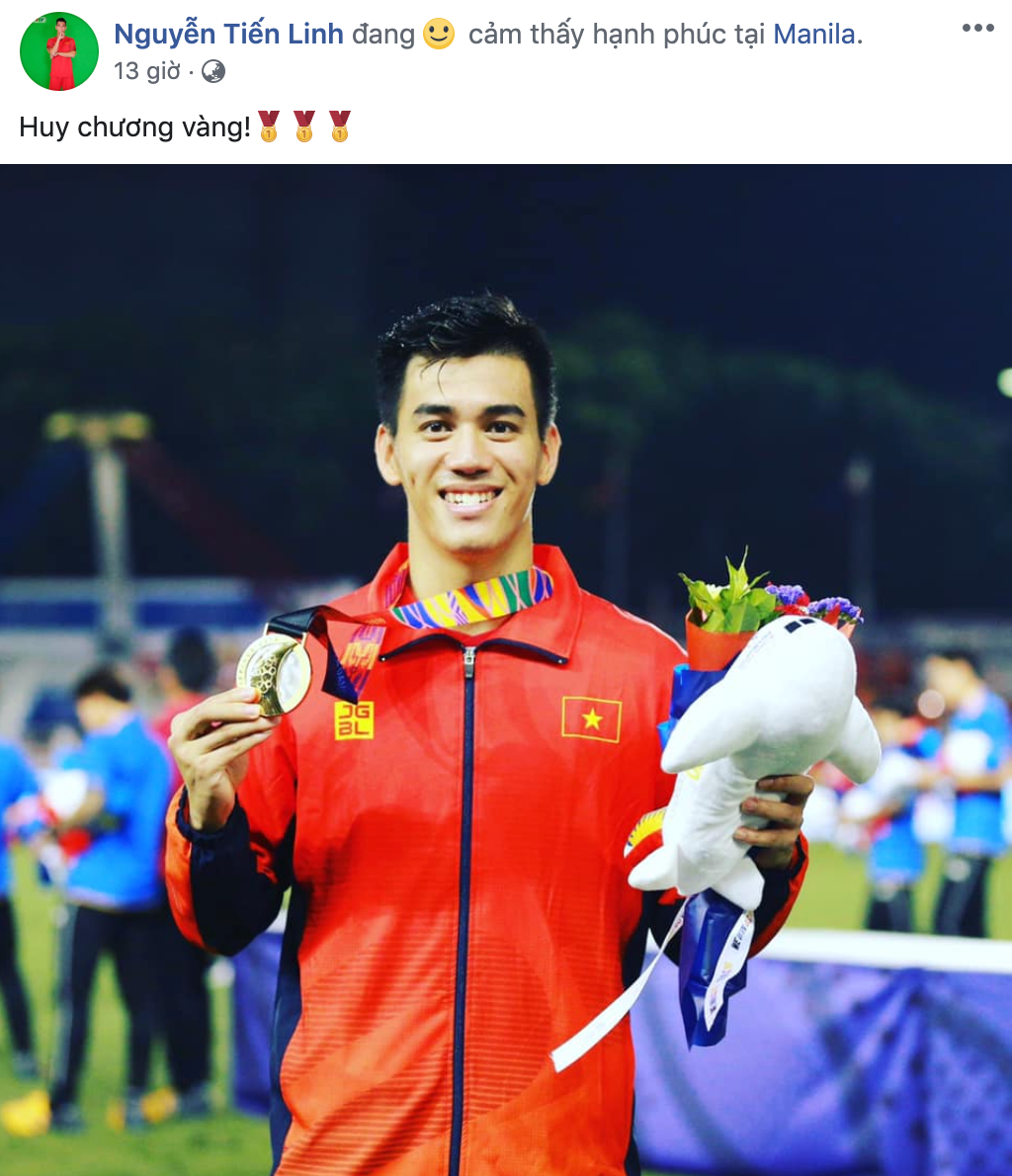 Tiến Linh, người hùng đã có tổng cộng 6 bàn thắng tại SEA Games 30, có công không nhỏ để đội tuyển U22 Việt Nam giành vé vào chung kết không giấu nổi sự hạnh phúc khi giành được HCV. Anh là cầu thủ duy nhất bật khóc ngay trên SVĐ Rizal Memorial.