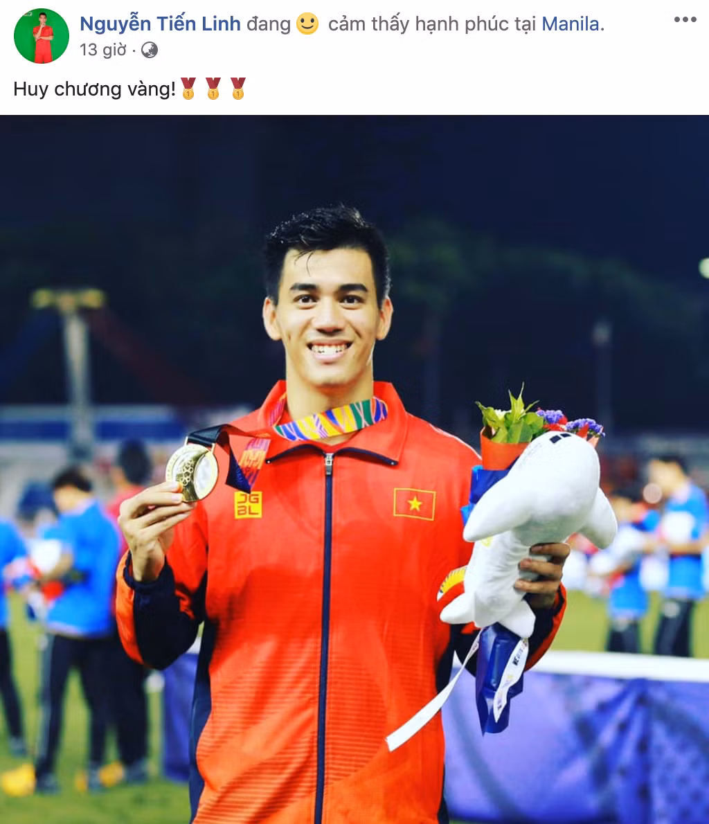 Tiến Linh, người hùng đã có tổng cộng 6 bàn thắng tại SEA Games 30, có công không nhỏ để đội tuyển U22 Việt Nam giành vé vào chung kết không giấu nổi sự hạnh phúc khi giành được HCV. Anh là cầu thủ duy nhất bật khóc ngay trên SVĐ Rizal Memorial.