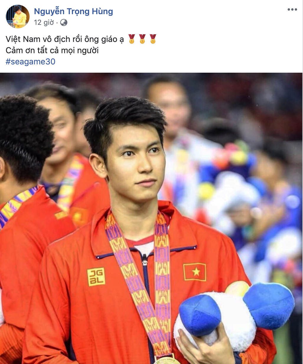 Visual của U22 Việt Nam, Nguyễn Trọng Hùng thông báo chiến thắng vô cùng hài hước: "Việt Nam vô địch rồi ông giáo ạ".