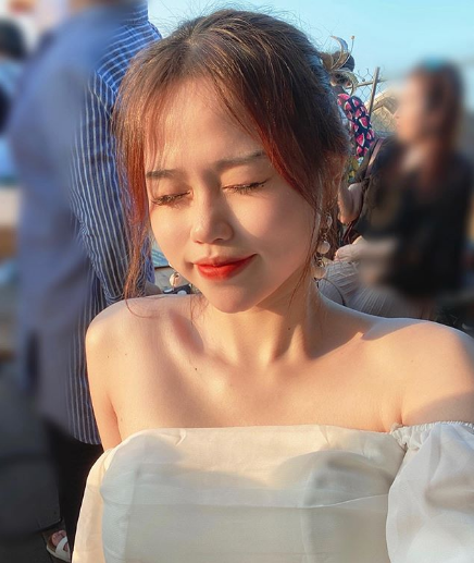 Huỳnh Anh không quá nổi tiếng như những hot girl từng dính tin đồn hẹn hò với Quang Hải trước đây.