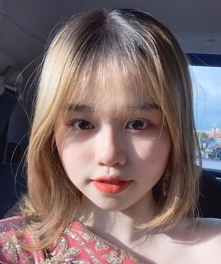 Người này cho biết bạn gái tin đồn Quang Hải là "cáo già", cố tình "thả thính" nam cầu thủ dù biết anh vừa quay lại với Nhật Lê. Bình luận này sau đó nhận được rất nhiều lượt "thả tim" đồng tình.