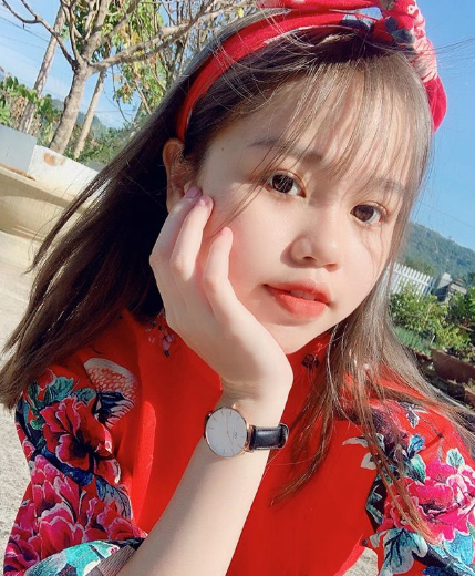 Dòng trạng thái này của cô nàng lập tức gây chú ý và được cho rằng đang nhắc tới chuyện tình của cô và cầu thủ Quang Hải.