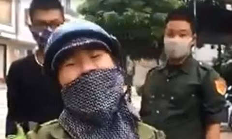 Nu pho chu tich phuong Bai Chay len tieng vu clip nguoi ban hang rong van xin