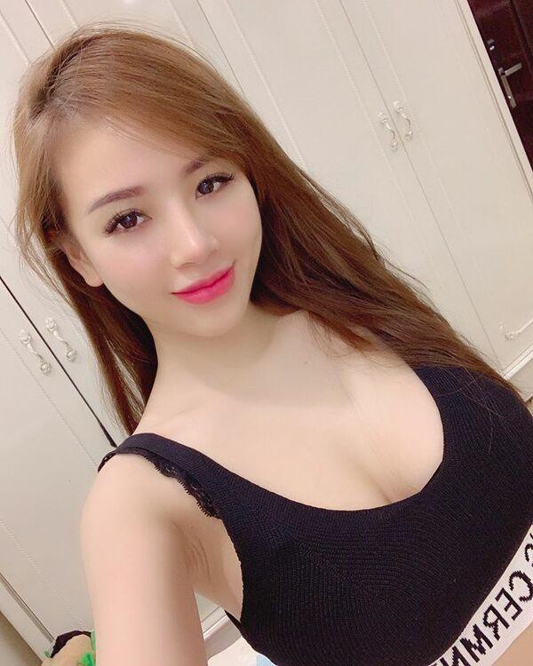 Nhắc đến các hot girl nổi tiếng mạng xã hội, hẳn nhiều người sẽ không quên kể tên Nguyễn Lan Phương, cô nàng từng được dân mạng Trung Quốc săn lùng vì quá xinh đẹp và quyến rũ.