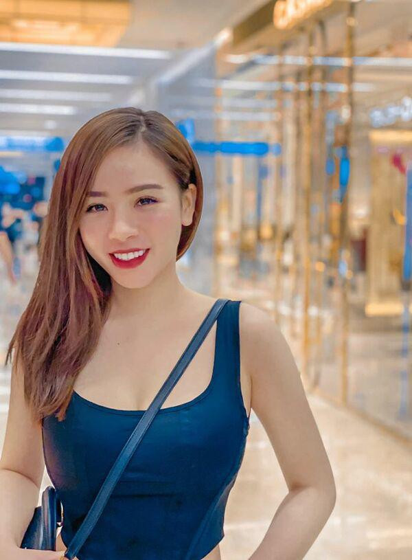 Sinh năm 1994, Lan Phương ghi điểm trong mắt dân tình với gương mặt xinh đẹp cùng vóc dáng vô cùng gợi cảm. Nhưng phải khẳng định rằng, điều mà nhiều người mê mẩn nhất ở hot girl này chính là thân hình đồng hồ cát vô cùng bốc lửa.