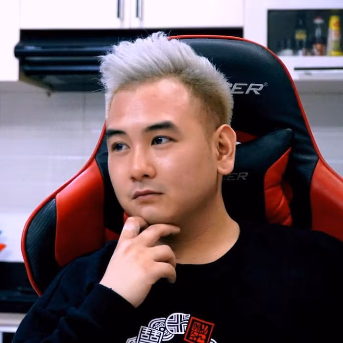 Ngay sau đó, bản thân Xemesis cũng đã lên tiếng thừa nhận trên trang cá nhân về việc kênh YouTube của mình đang bị hack. Đồng thời, anh chàng cũng không quên trấn an các fan rằng vấn đề đã đang được xử lý và khắc phục.