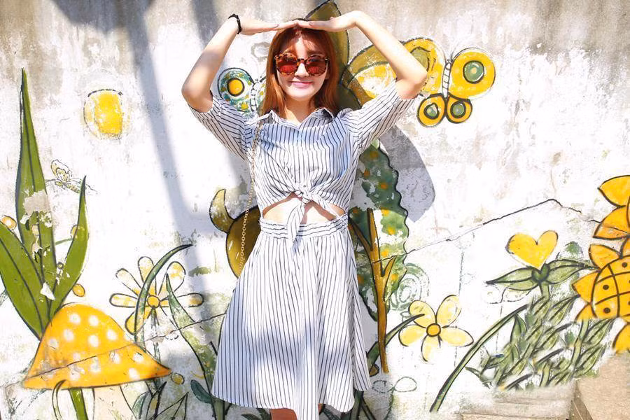 Việc đích thân làm mẫu cho những sản phẩm khiến cửa hàng của hot girl đông khách hơn, được chú ý hơn.