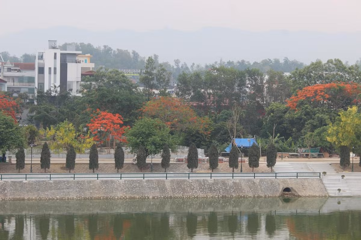 Góc nhìn thoáng đãng phù hợp cho người dân và du khách có tầm nhìn tốt nhất để bắn pháo hoa.