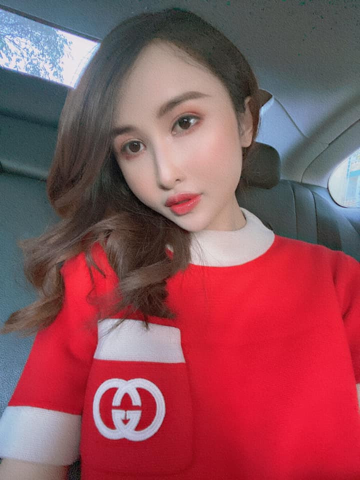 Cằm quá nhọn cũng khiến khuôn mặt mất cân đối.