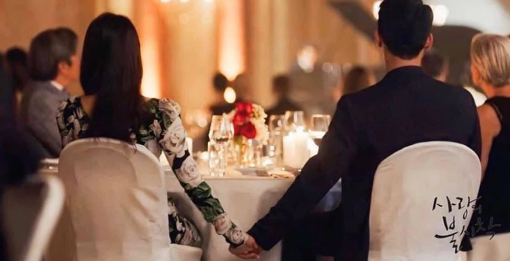 " Hạ cánh nơi anh" đang là một trong những bộ phim hot nhất tại một số nước Châu Á, trong đó có Việt Nam. Dù đã kết thúc nhưng nội dung và diễn viên của bộ phim vẫn đang trở thành nội dung được cộng đồng mạng bàn tán.