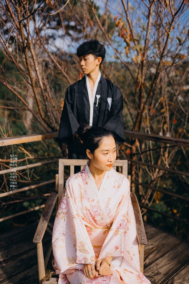 Chẳng cần phải tốn kém tới tít Châu Âu hay Bắc Mỹ mới có được tấm ảnh phủ lá phong đỏ đẹp như trên phim, giới trẻ rủ nhau check-in Đà Lạt cũng đem về được một album ảnh mê hồn. Ảnh: Instagram