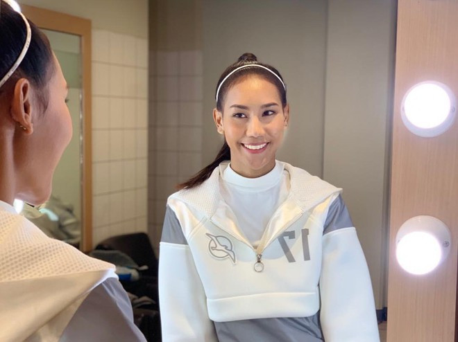 Trên mạng xã hội, Taneekarn Dangda sở hữu hơn 77 nghìn lượt theo dõi. Cô thường xuyên chia sẻ hình ảnh cùng đồng đội luyện tập trên trang cá nhân.