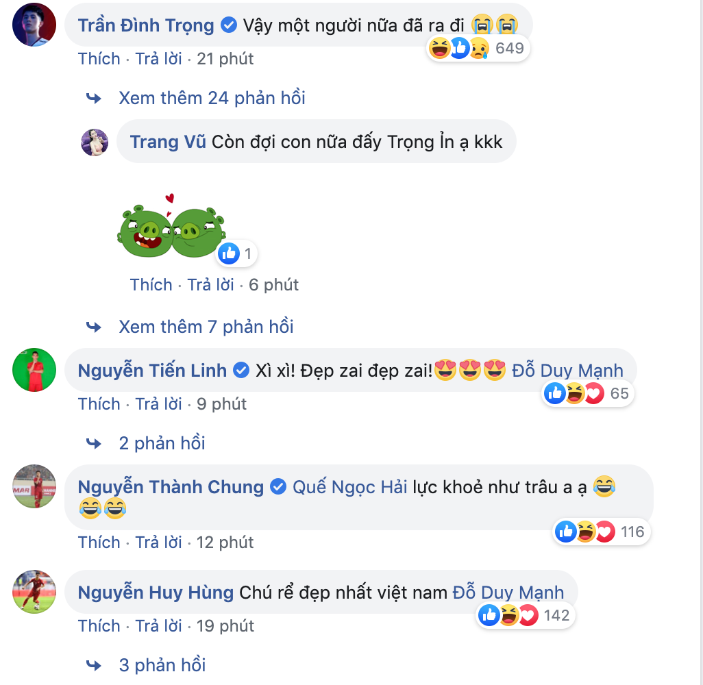 Ngay lập tức, các cầu thủ đội tuyển Việt Nam gửi lời chúc mừng tới Duy Mạnh. Trái ngược, Đình Trọng tỏ ra khá tiếc nuối người bạn khi chia tay cuộc sống độc thân. Anh bình luận: "Vậy một người nữa ra đi" kèm biểu cảm khóc nức nở.