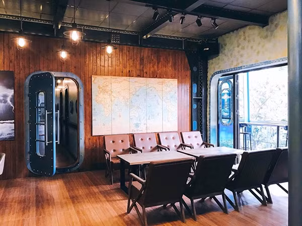 Bên dưới bài đăng, nhiều bình luận mong ước "giá mà căng tin trường mình cũng xịn xò thế này"!