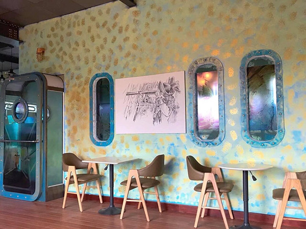 Mặc dù không gian sang chảnh là vậy nhưng theo các bạn sinh viên đánh giá thì đồ ăn, thức uống ở đây lại vô cùng rẻ và hợp lý.