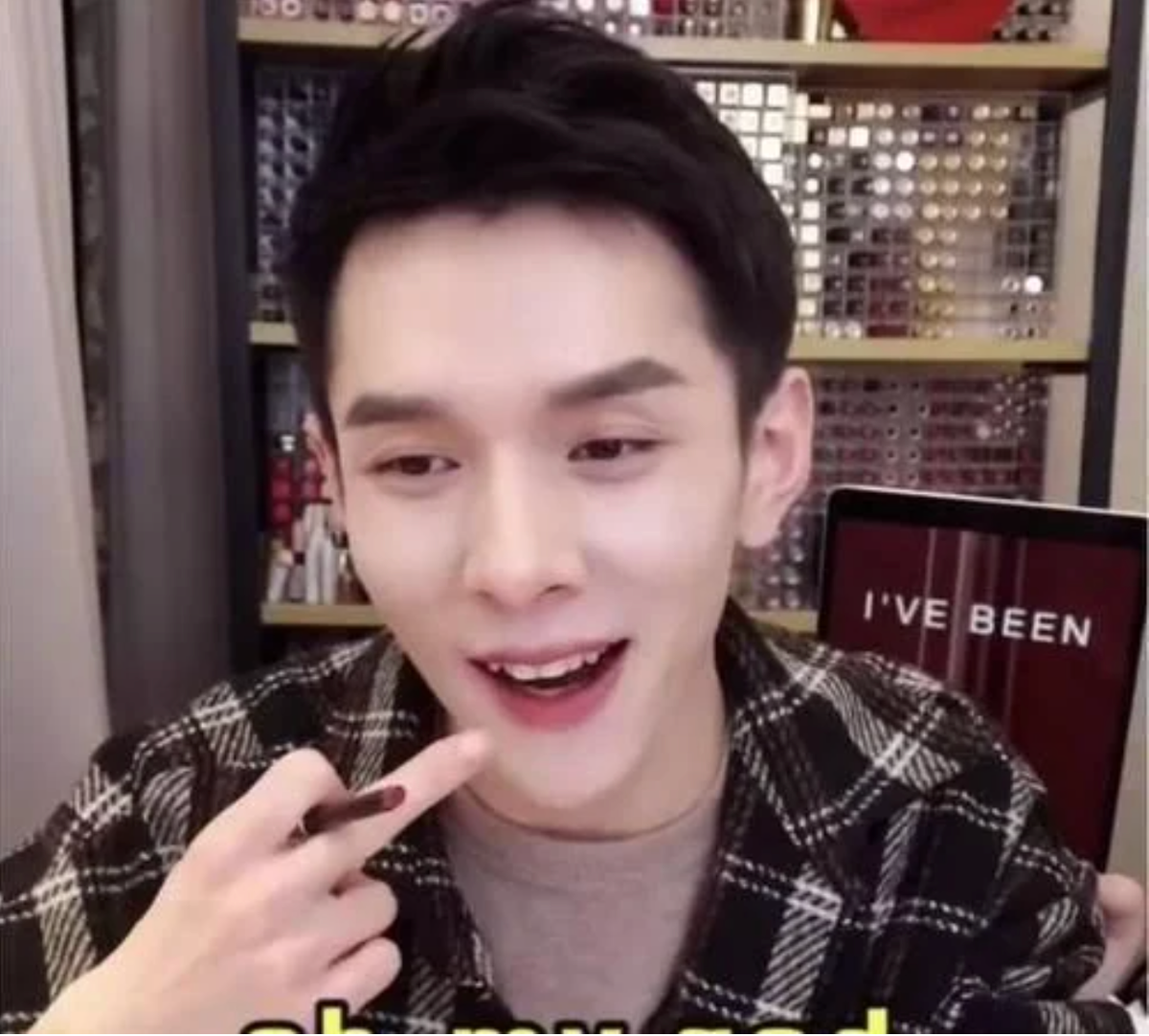 Một số dân mạng mỉa mai Lý Giai Kỳ ngày nào cũng livestream bán mỹ phẩm dưỡng da hàng hiệu mà da lại xấu như thế. Cũng có ý kiến bênh vực rằng khi không có filter, Lý Giai Kỳ có vẻ nam tính hơn.