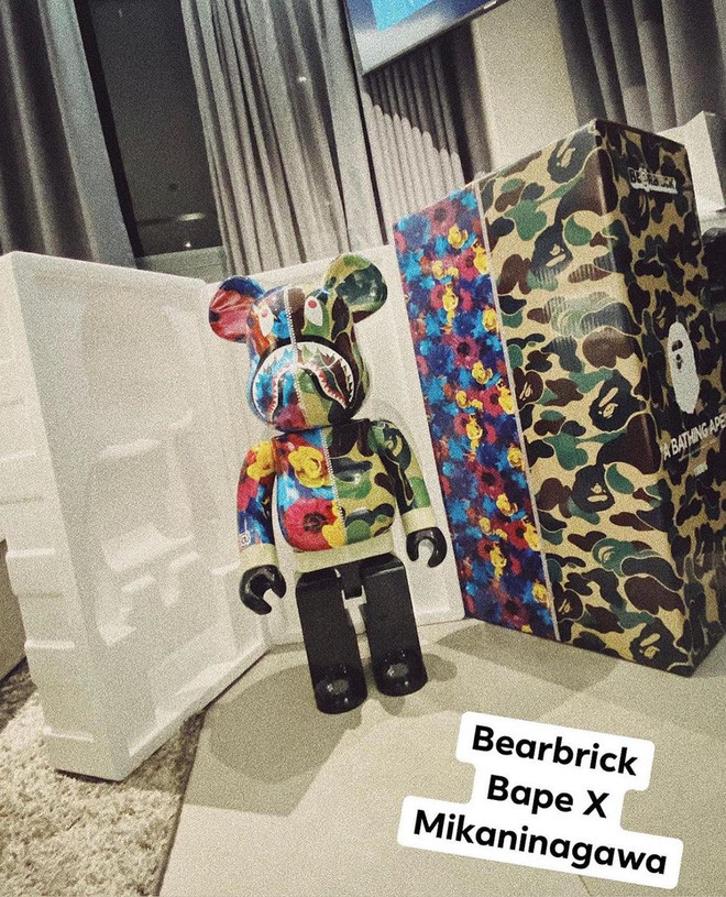 Đây không phải lần đầu tiên vị thiếu gia khoe gia sản của mình, lâu lâu anh chàng lại lôi hết của cải ra chụp rồi đăng tải lên MXH cho dân tình chiêm ngưỡng.